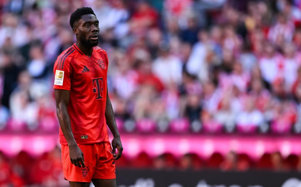 Alphonso Davies reacts during the Bundesliga match against VfL Wolfsburg