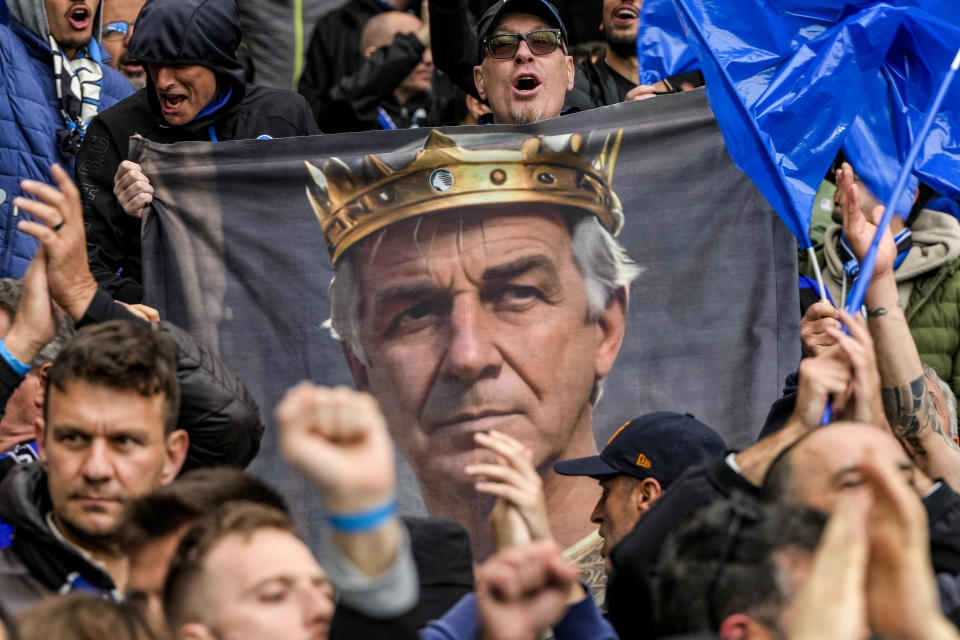 Atalanta fans cheer holding a banner that depicts Atalanta's head coach Gian Piero Gasperini before the Europa League final soccer match between Atalanta and Bayer Leverkusen at the Aviva Stadium in Dublin, Ireland, Wednesday, May 22, 2024. (AP Photo/Kirsty Wigglesworth)