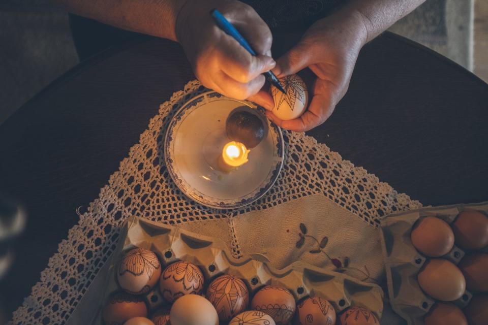 easter traditions decorate eggs with wax