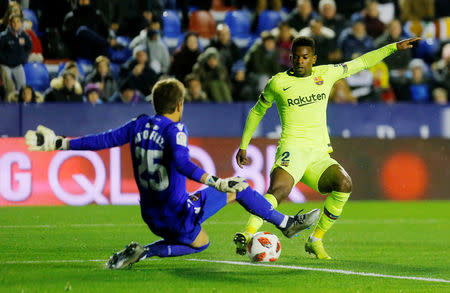 Soccer Football - Copa del Rey - Round of 16 - First Leg - Levante v FC Barcelona - Ciutat de Valencia, Valencia, Spain - January 10, 2019 Levante's Aitor Fernandez in action with Barcelona's Nelson Semedo REUTERS/Heino Kalis