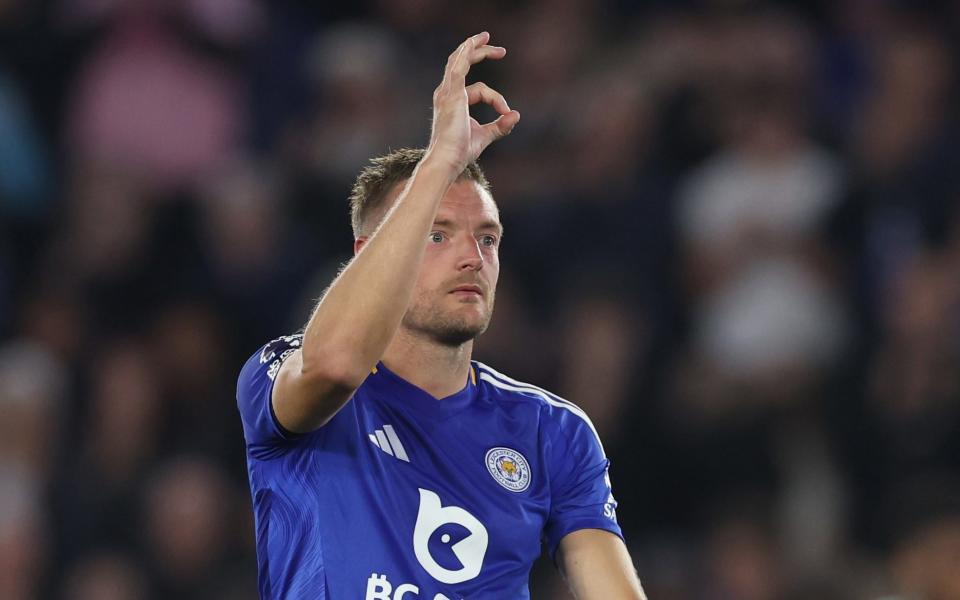 Leicester City's Jamie Vardy shows Tottenham fans how many times they have won the Premier League