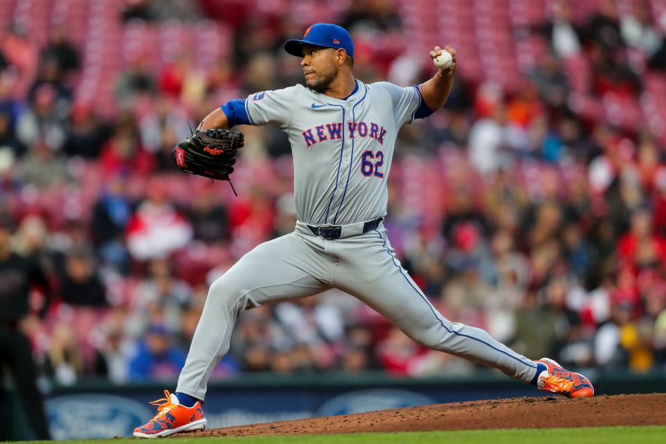 New York Mets starting pitcher Jose Quintana (62) pitches against the Cincinnati Reds in the first inning at Great American Ball Park on April 5, 2024, in Cincinnati, Ohiol.