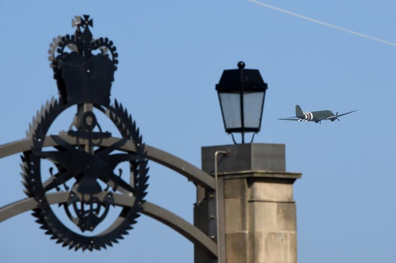A Daota flies along the seafront and past the Memorial Gate. -Credit:Rick Byrne / Grimsbylive
