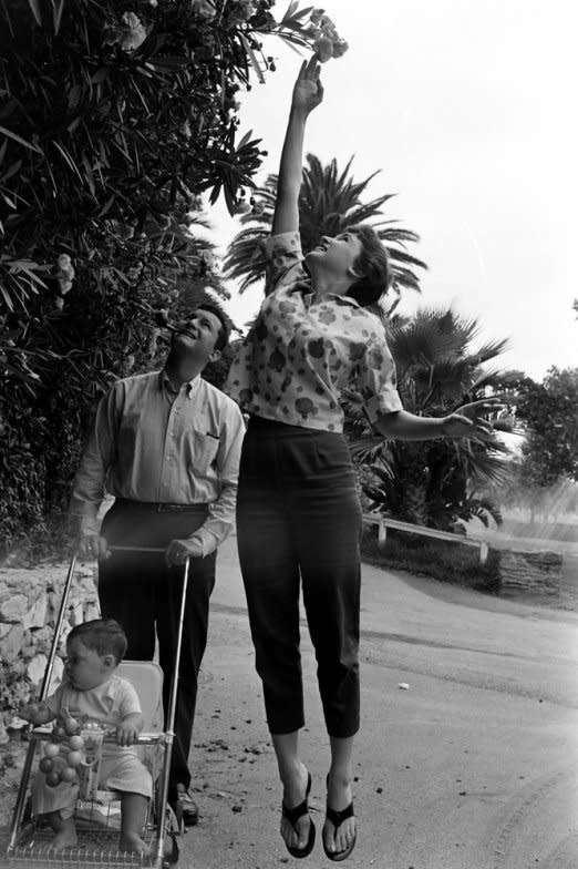 Not originally published in LIFE. Hannah Marsh and family, Los Angeles, 1959. (Paul Schutzer—Time & Life Pictures/Getty Images) <br> <br> <a href="http://life.time.com/history/anne-frank-photographs-of-her-friends/#1" rel="nofollow noopener" target="_blank" data-ylk="slk:Click here;elm:context_link;itc:0;sec:content-canvas" class="link ">Click here</a> to see the full collection at LIFE.com