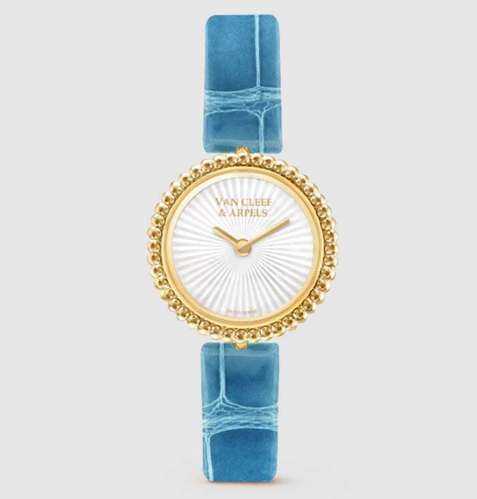 「Perlée」腕錶，8K黃金鑲嵌珍珠母貝面盤腕錶，NT$ 285,000。 Source：Van Cleef & Arpels