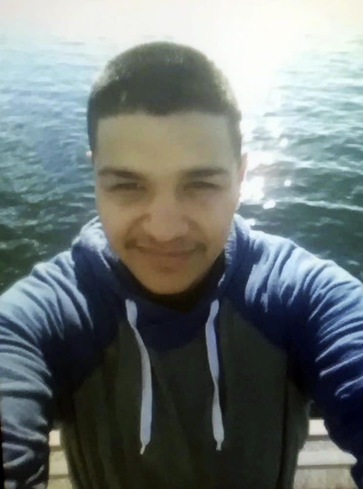 El jovem ‘dreamer’ indocumentado Daniel Ramírez Medina, beneficiario de DACA, fue arrestado por ICE. Se afirma que un tatuaje en su brazo, que las autoridades consideraron lo vinculaba a pandillas, era motivo para detenerlo y someterlo a proceso de deportación. Él niega ser parte de pandilla alguna. (AP)