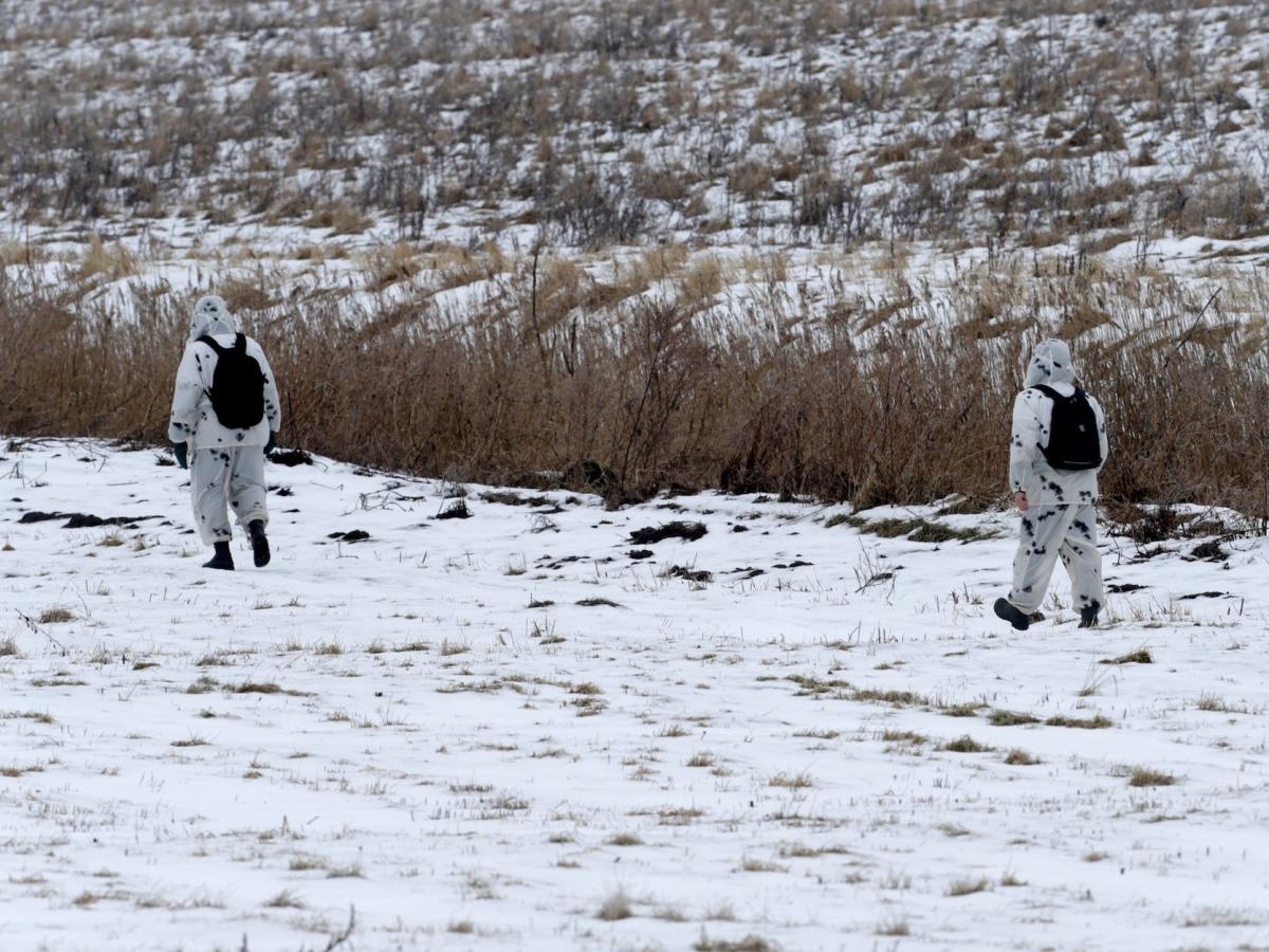 Brutālais Krievijas paramilitārais grupējums, kas darbojas Ukrainā, aicinājis veikt izlūkošanu uz tuvējo NATO valstu robežām: ziņojums