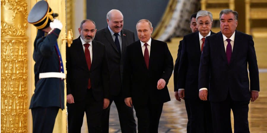 Putin and Lukashenko speak to the leaders of Armenia, Kazakhstan and others at the ODKB summit on May 16