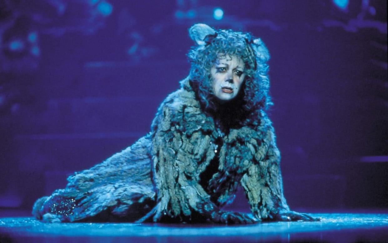 Elaine Paige as Grizabella in the musical Cats; the 1998 film is being streamed tonight - Really Useful Group