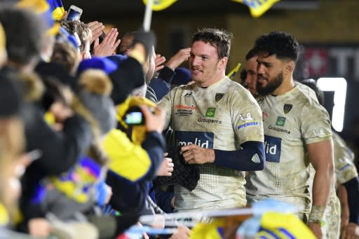 Sitaleki Timani (R) and Arthur Iturria thank the Clermont fans after their 26-19 win over Harlequins which ensured them top spot ahead of Ulster in Pool 3