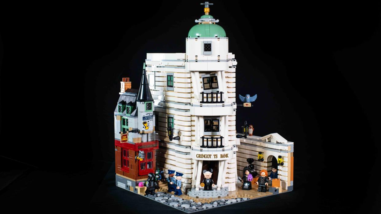  The Lego Harry Potter Gringotts Wizarding Bank 