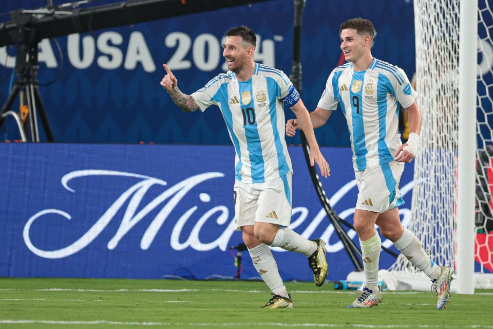 Lionel Messi (10) celebrates his goal against Canada at Metlife Stadium.