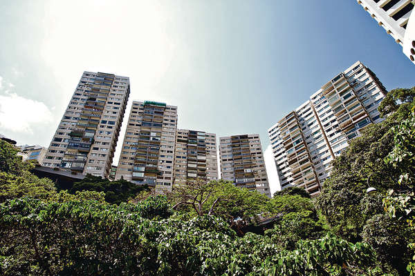 胡少芬繼承亡夫葉海波四項物業，包括淺水灣麗景花園。