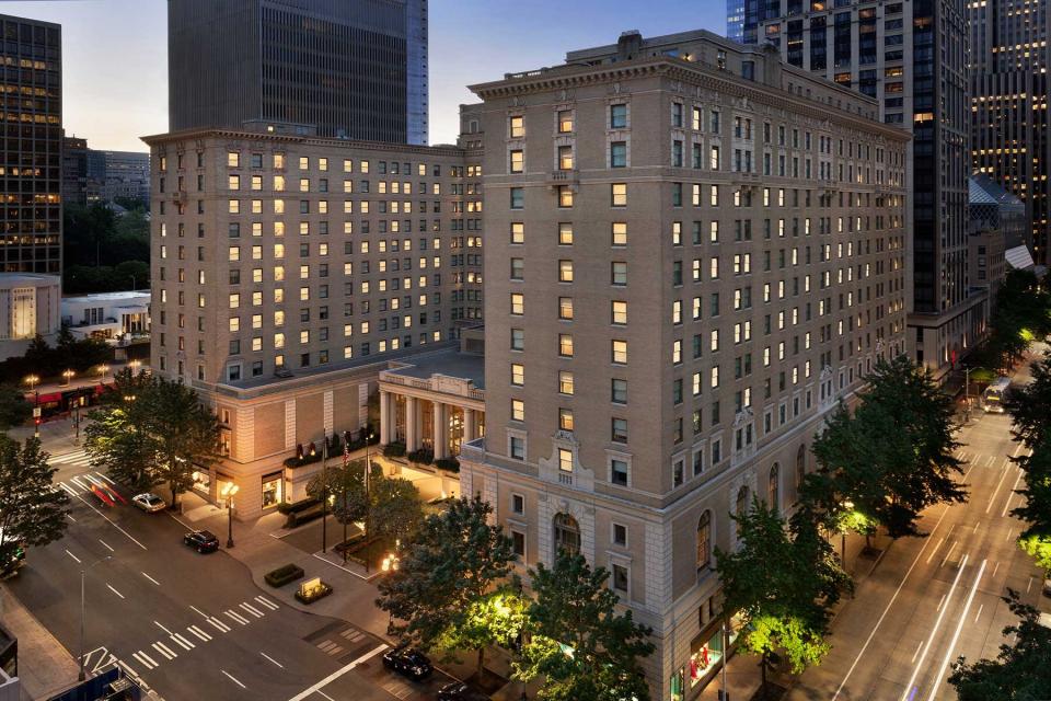 Exterior of Fairmont Olympic Seattle