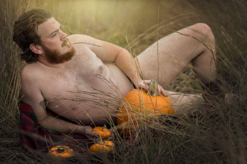 One couple is celebrating fall with this pumpkin-themed ‘dudeoir’ photoshoot