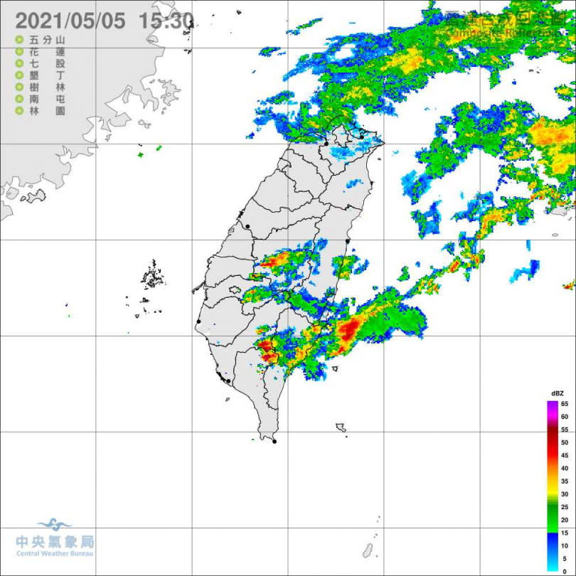 台灣正好在典型梅雨鋒面的邊緣上，雨量有機會很多，達450至500毫米。（圖／翻攝自報天氣 - 中央氣象局臉書）