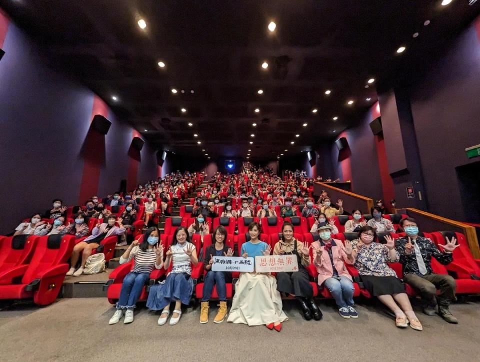 《流麻溝十五號》舉辦為學生辦的特映活動，期待更多年輕學子認識這段歷史。（牽猴子提供）