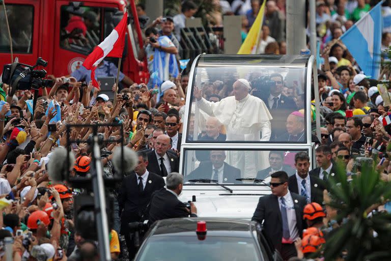 En EEUU hay preocupación por la seguridad del Papa, que recorrerá las calle en un papamóvil sin blindar como lo hizo en Brasil