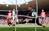 Soccer Football - Premier League - Southampton v AFC Bournemouth - St Mary's Stadium, Southampton, Britain - April 27, 2019 Bournemouth's Dan Gosling scores their first goal Action Images via Reuters/Matthew Childs