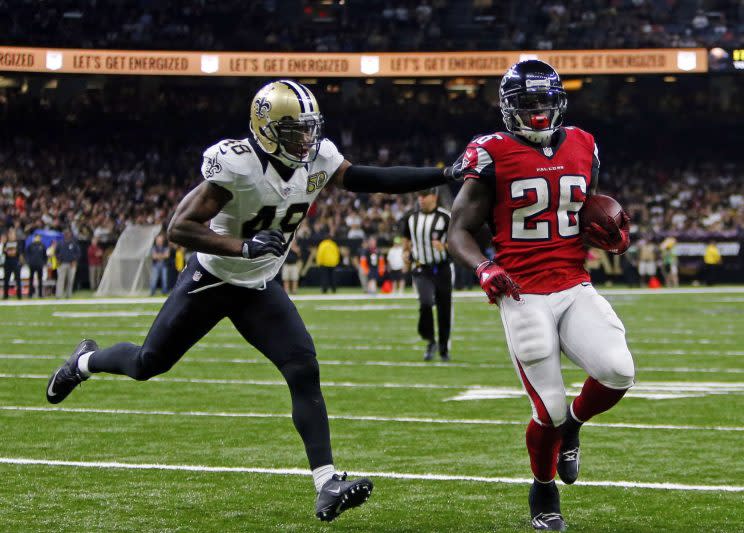 Tevin Coleman scores one of his three touchdowns against the Saints (AP)