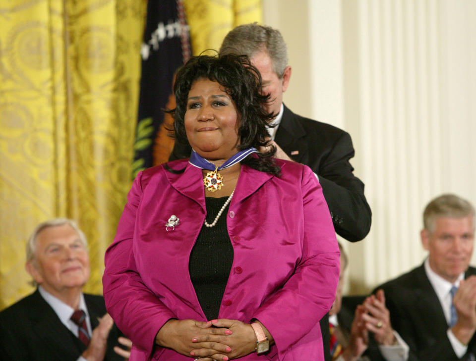 <p>President George W. Bush adorns Franklin with the Presidential Medal of Freedom, November 9, 2005. (Photo by Douglas A. Sonders/Getty Images) </p>