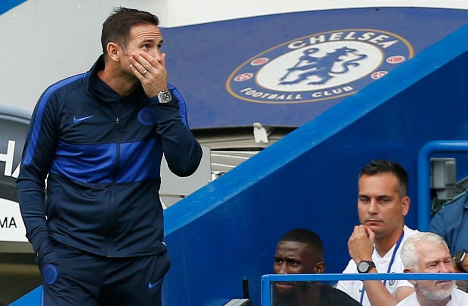 Chelsea's English head coach Frank Lampard (L) gestures on the touchline during the English Premier League football match between Chelsea and Sheffield United at Stamford Bridge in London on August 31, 2019. (Photo by Ian KINGTON / AFP) / RESTRICTED TO EDITORIAL USE. No use with unauthorized audio, video, data, fixture lists, club/league logos or 'live' services. Online in-match use limited to 120 images. An additional 40 images may be used in extra time. No video emulation. Social media in-match use limited to 120 images. An additional 40 images may be used in extra time. No use in betting publications, games or single club/league/player publications. /         (Photo credit should read IAN KINGTON/AFP/Getty Images)