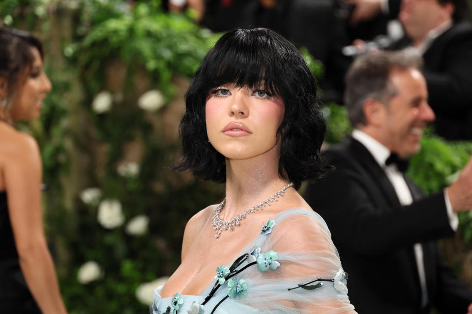 Sydney Sweeney in a black bob wig on the Met Gala red carpet.