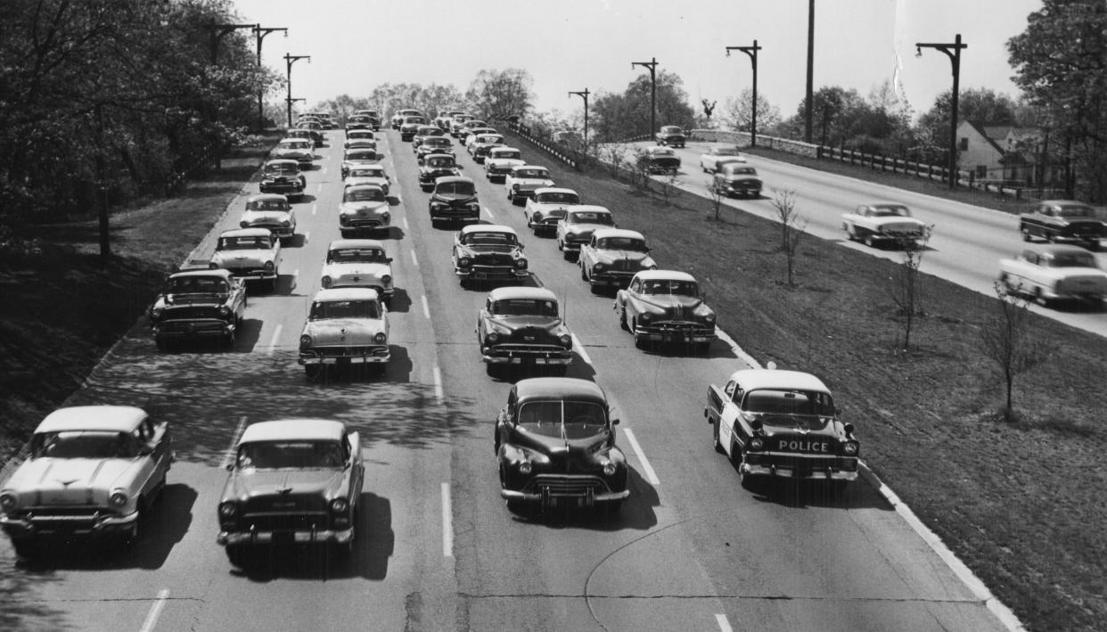 The Southern State Parkway in Lakeview, N.Y., in 1957, as drivers headed from New York City to the beaches on Long Island.