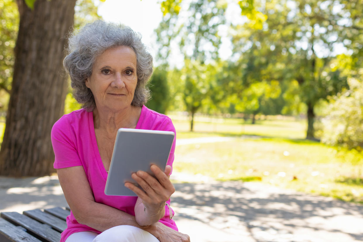 If you're over 60, here's what you need to know about online scams. (Photo: Getty)