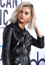 <p>Selena Gomez le dio un vuelco a su apriencia y ahora es una mujer rubia de cabellera corta, como lució en su reciente aparición en los American Music Awards, en Los Ángeles, donde además llevó un sexy atuendo de minifalda y chaqueta en cuero que dividió opiniones/Getty Images </p>