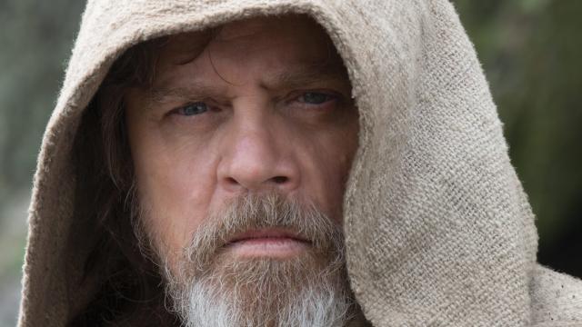 Por que Mark Hamill parece tão diferente entre os dois primeiros