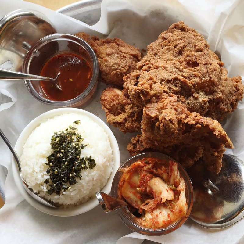 Ma'ono Fried Chicken & Whisky in Seattle, Washington