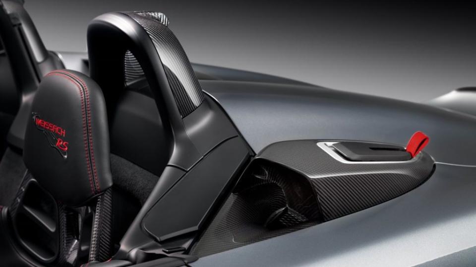 防滾架兩旁的碳纖維結構為Music Box，可以更進一部放大718 Spyder RS的引擎聲浪。(圖片來源/ Porsche)