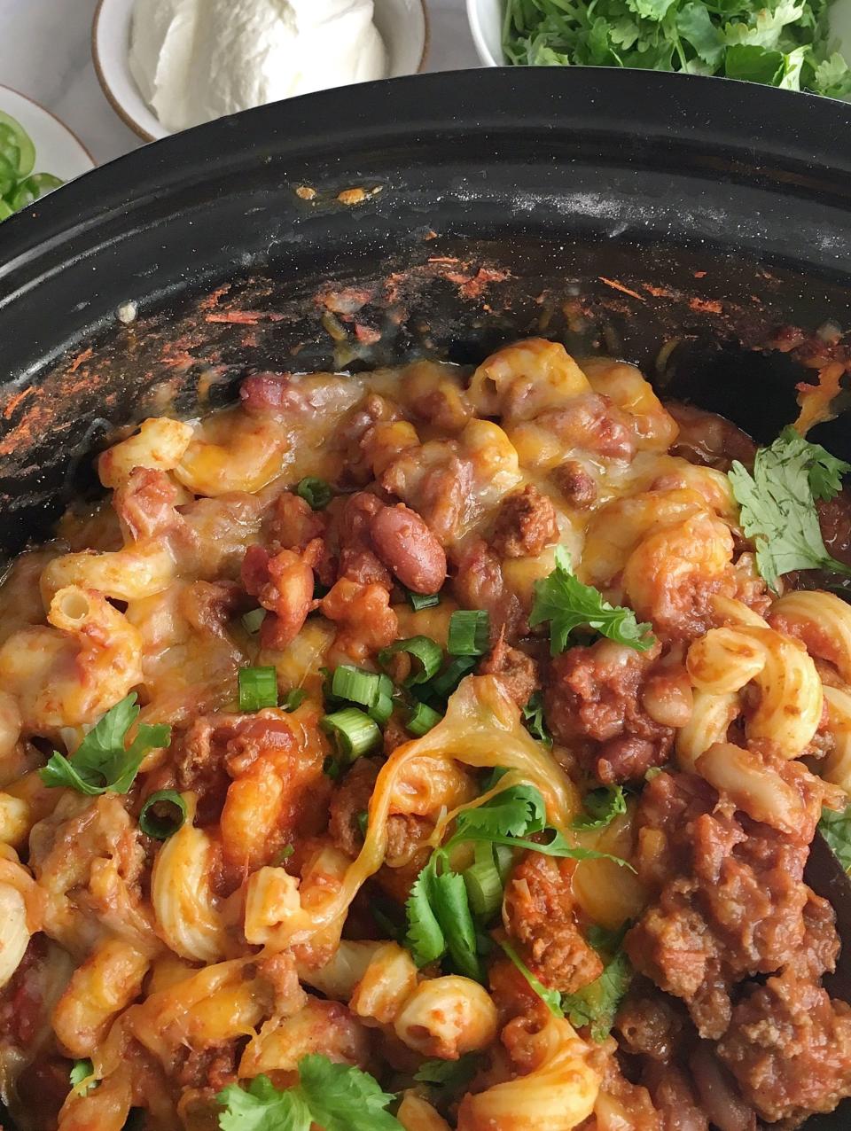 Slow Cooker Chili Mac 'n Cheese