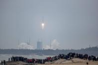 <p>La fusée chinoise Longue-Marche 8 a décollé mardi du centre de lancement de Wenchang sur l'île de Hainan (sud). Dans le futur, la Chine veut qu'elle soit réutilisable, comme le lanceur de SpaceX, Falcon 9.</p>