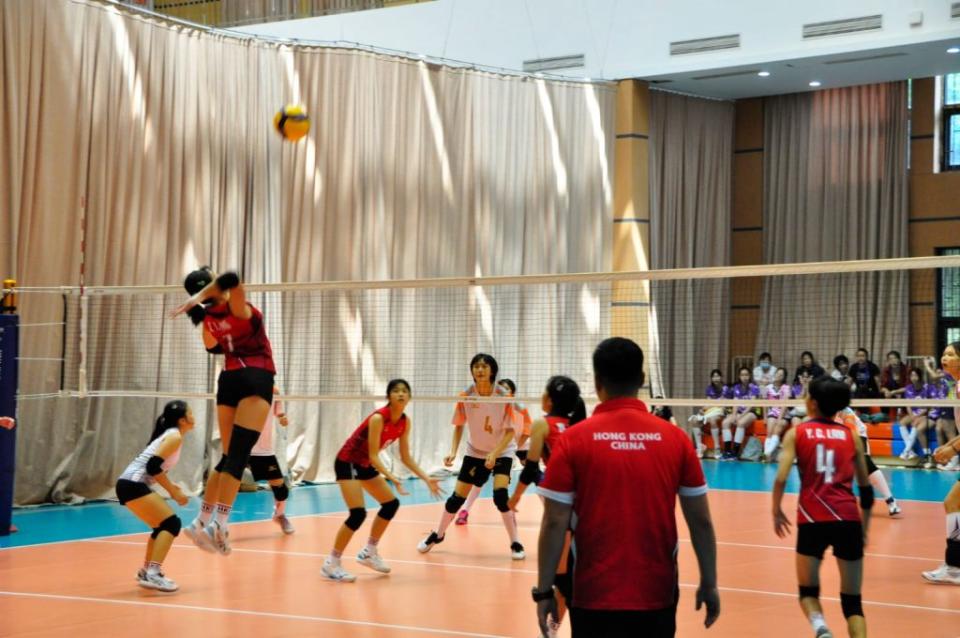香港少年排球隊於全國青少年U16女子排球錦標賽擊敗包頭一中，首次闖入4強。