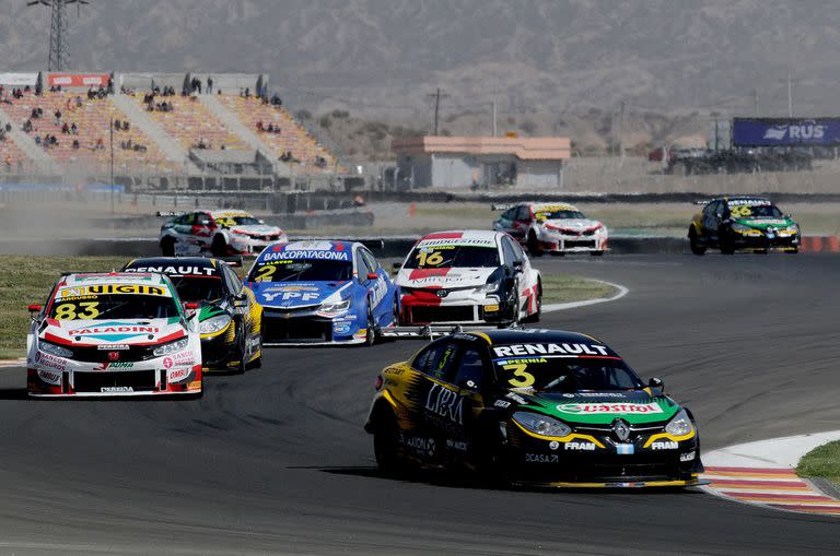 Leonel Pernía (Renault Fluence), la locomotora del trencito en Villicum; el monarca del Súper TC2000 en 2019 completó el podio y se mantiene en la cima del campeonato