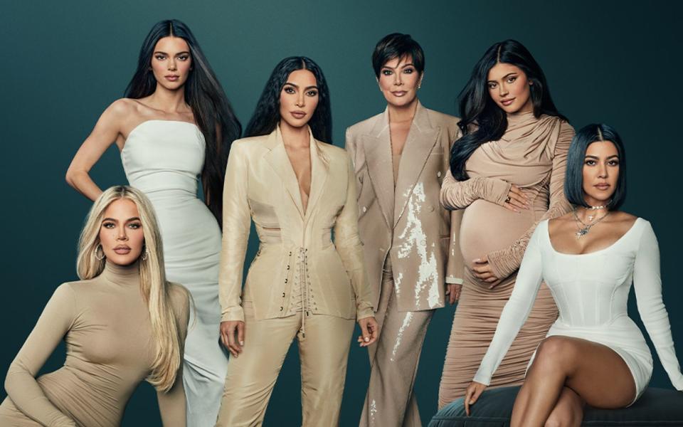 Eine schreckliche nette Reality-TV-Familie: (von links) Khloe Kardashian, Kendall Jenner, Kim Kardashian, Kris Jenner, Kylie Jenner und Kourtney Kardashian. (Bild: Disney)