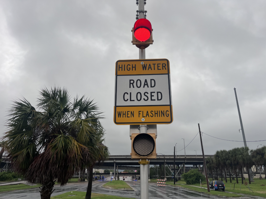 Carrollton overpass closed in New Orleans on Wednesday, April 10, 2024. (WGNO/Kenny Lopez)
