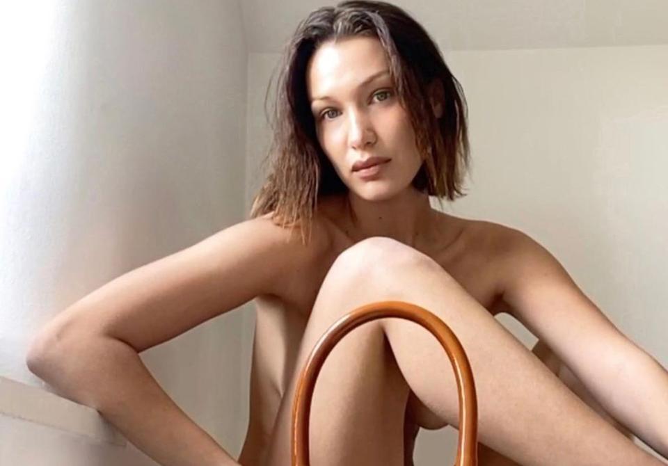 Bella Hadid sur Facetime, le nouveau shooting sexy de Jacquemus