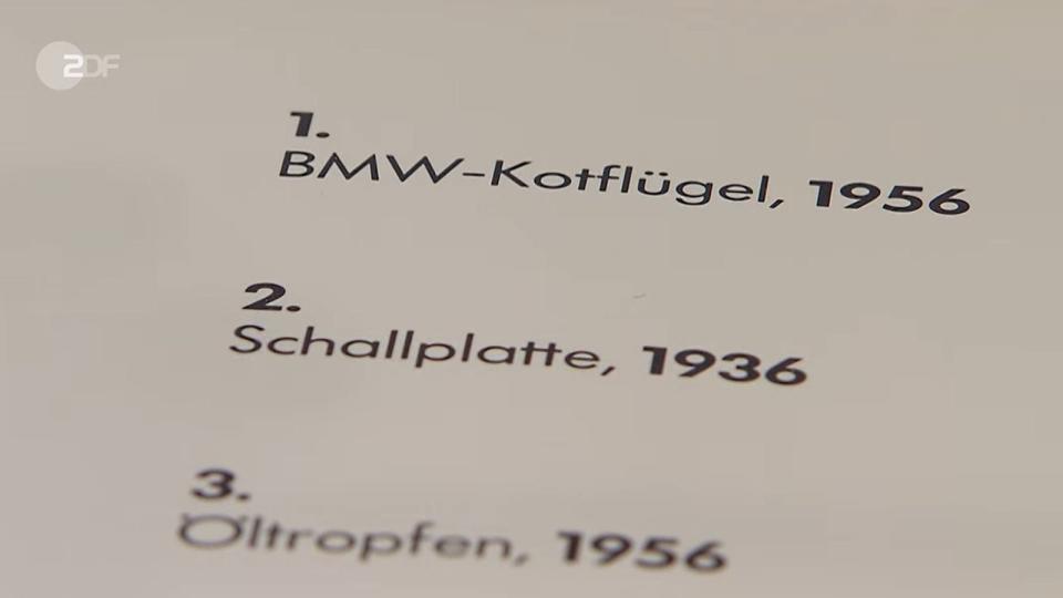 <p>"Es ist eigentlich eine Sammelmappe. Dieses Bild ist aufgenommen worden 1956. Und diese berühmte Fotografie ist dann immer wieder abgezogen worden." Im Jahr 1987 wurde das Portfolio an die besten Kunden als Weihnachtsgeschenk überreicht. (Bild: ZDF)</p> 