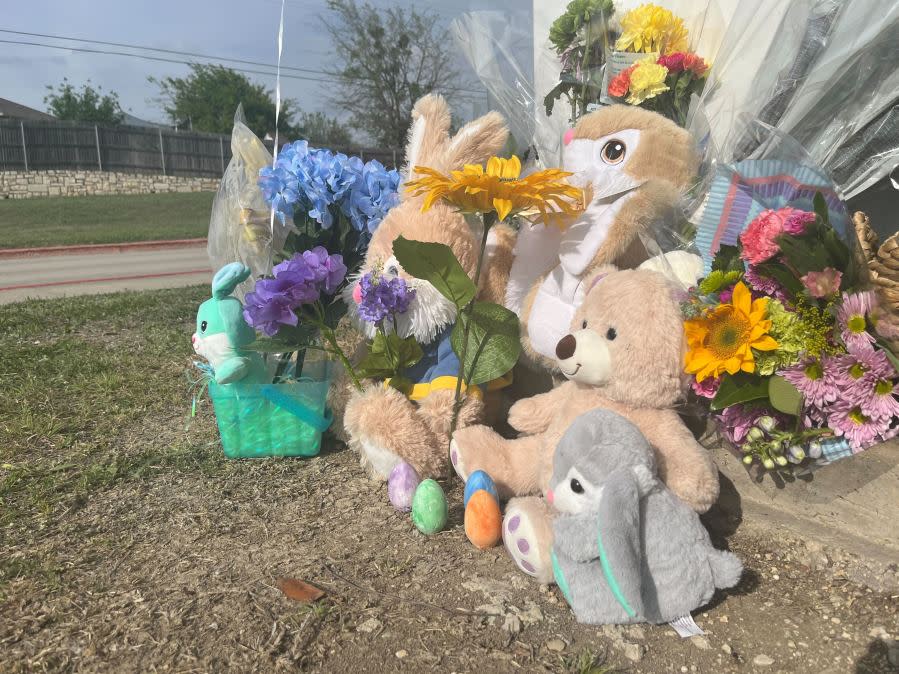 A memorial at Tom Green Elementary for the victims of a school bus crash in Bastrop County. (KXAN Photo/Mercedez Hernandez)