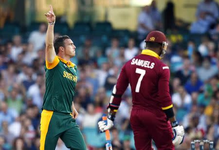 South Africa's Kyle Abbott (L) celebrates dismissing West Indies batsman Marlon Samuels for a duck during their Cricket World Cup match at the Sydney Cricket Ground (SCG) February 27, 2015. REUTERS/Jason Reed