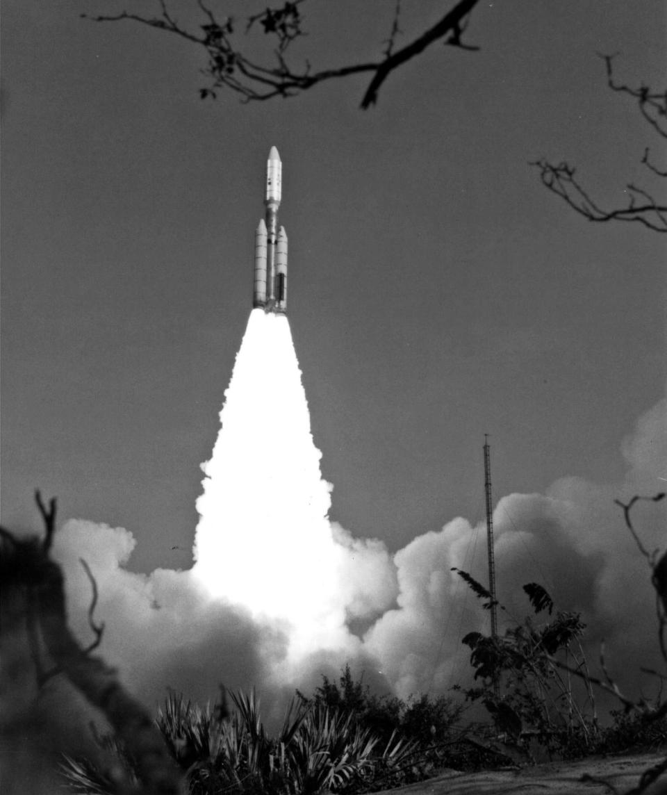 A Titan/Centaur-6 launch vehicle carries NASA's Voyager 1 at Kennedy Space Center on September 5, 1977.  (NASA)