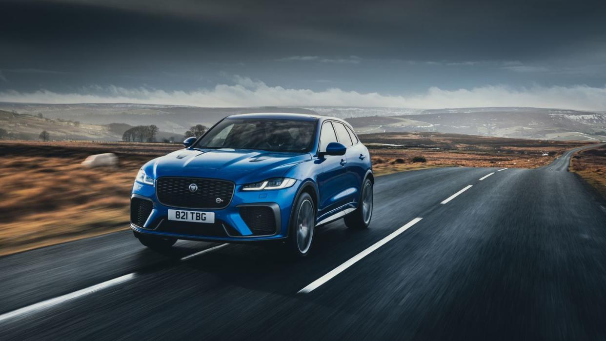 Potenter Brummer: Auch beim aufgefrischten F-Pace wird der SVR wieder zum Topmodell des Angebots.