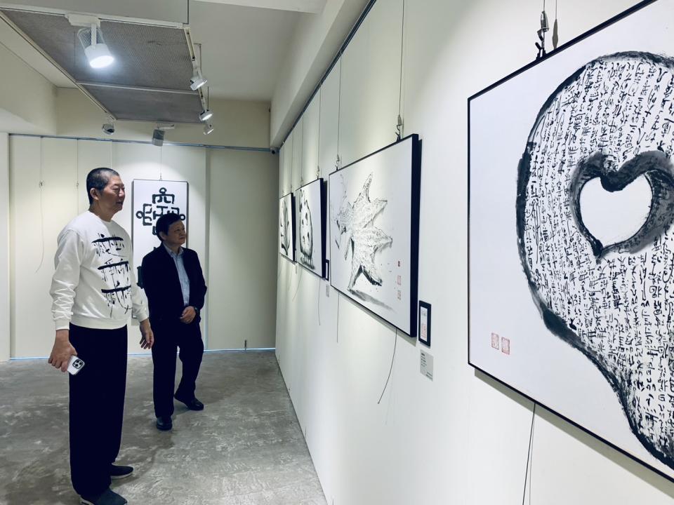 義賣作品尚有11件等待有緣人，持續在網路及藝托邦文化空間展售。（圖：敖幼祥工作室提供）