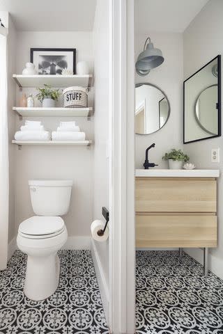 5 Steps to Styling Bathroom Shelves That Don't Look Cluttered