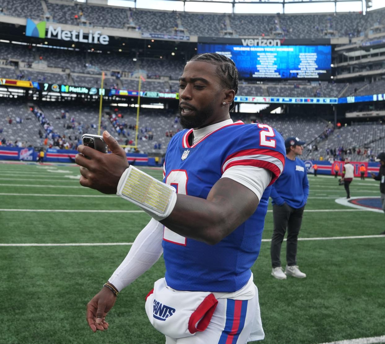 East Rutherford, NJ — October 22, 2023 -- Tyrod Taylor of the Giants at the end of the game. The NY Giants host the Washington Commanders at MetLife Stadium in East Rutherford, NJ on October 22, 2023.