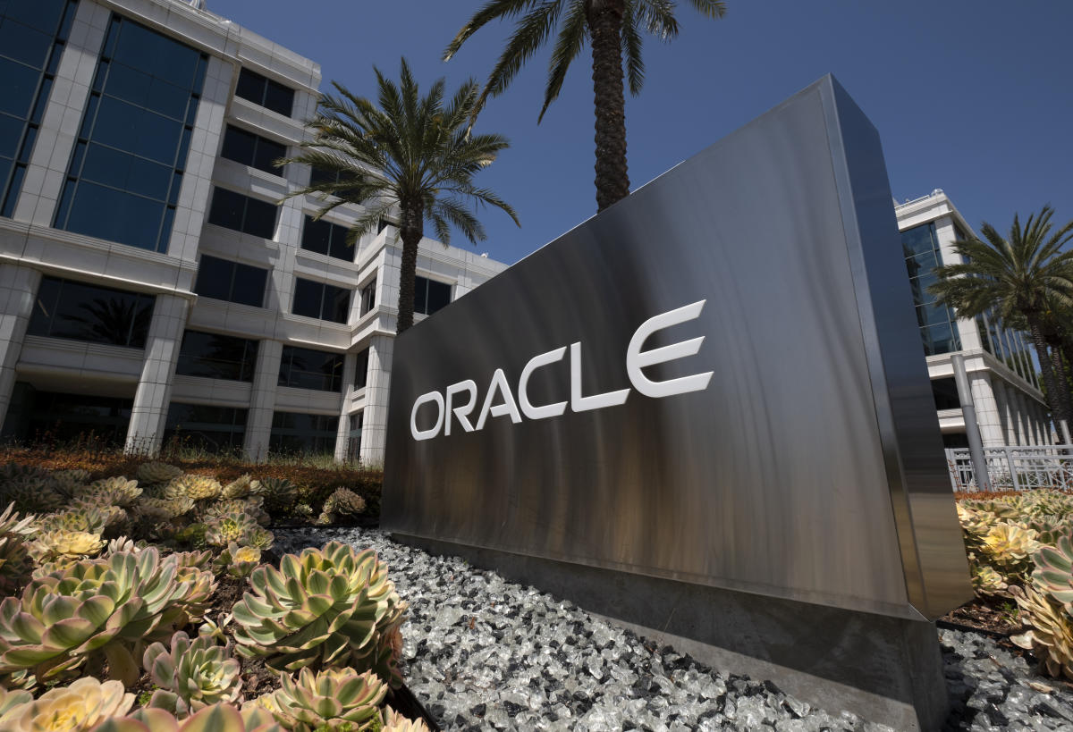 Oracle shares rise as AI push boosts cloud demand