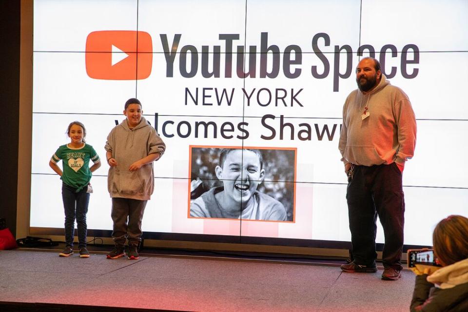 Shawny Smith (C) with sister Chloe Smith (L) and football coach Josh Barbosa (R) | YouTube Spaces